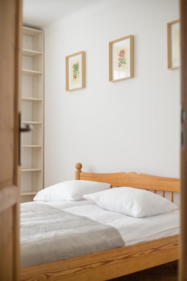 Piekna 2-Bedroom Apartment Varsó Kültér fotó