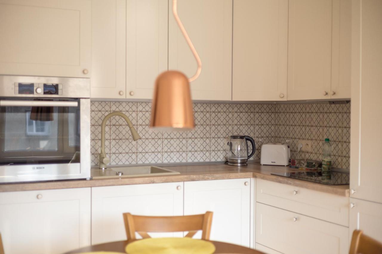 Piekna 2-Bedroom Apartment Varsó Kültér fotó