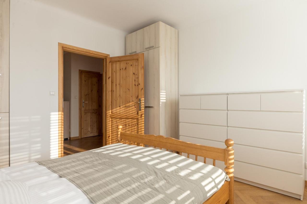 Piekna 2-Bedroom Apartment Varsó Kültér fotó