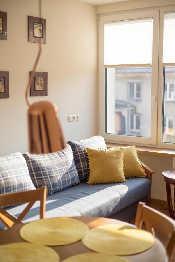 Piekna 2-Bedroom Apartment Varsó Kültér fotó