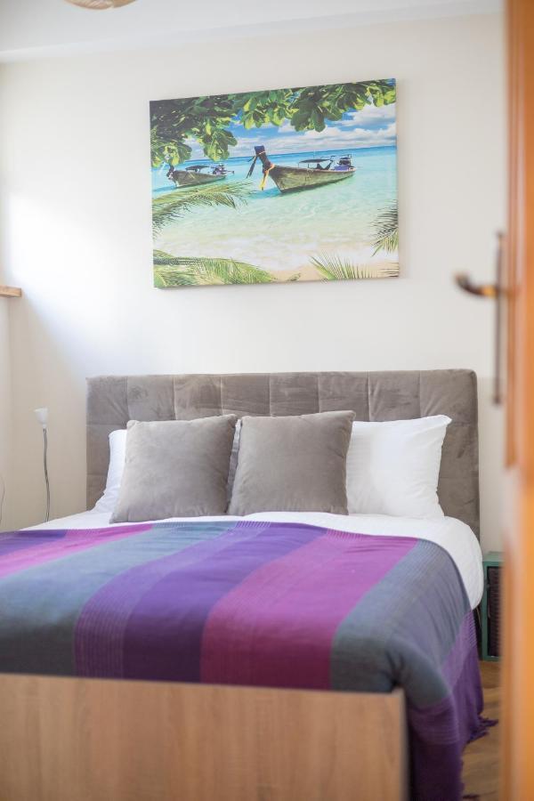 Piekna 2-Bedroom Apartment Varsó Kültér fotó
